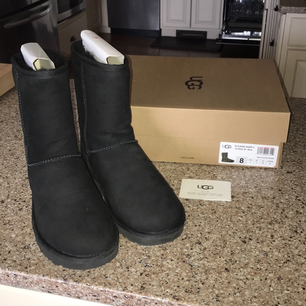 Size 8 Classic Short ll UGG boots